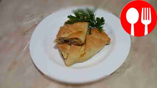 Подавайте пирог вместе с рыбным супом или ухой...