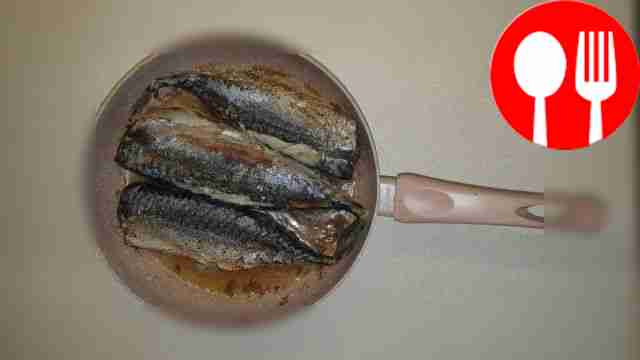 Mackerel with garlic sauce