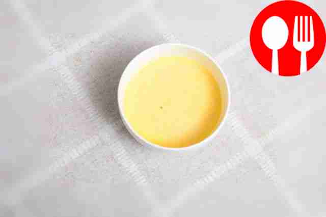 Cut the baguette into cubes and dry a little...