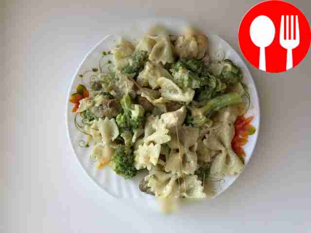 Полезное фондю с курицей и брокколи