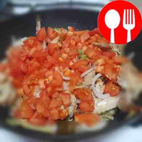 Add chopped onion to the fried chicken legs...