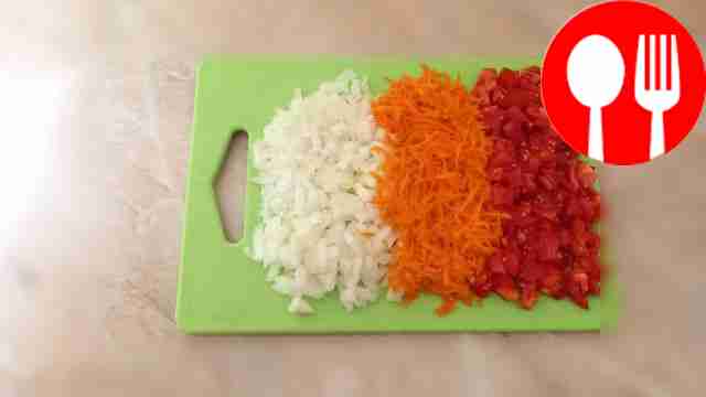 Peel the onions and carrots and wash them....