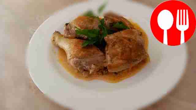 Serve the finished chakhokhbili on the table...