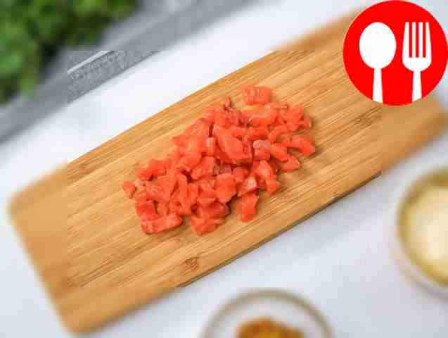 Cut pink salmon into small pieces.