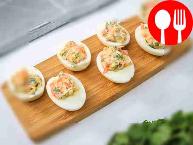 Fill the egg halves with the resulting mixture.