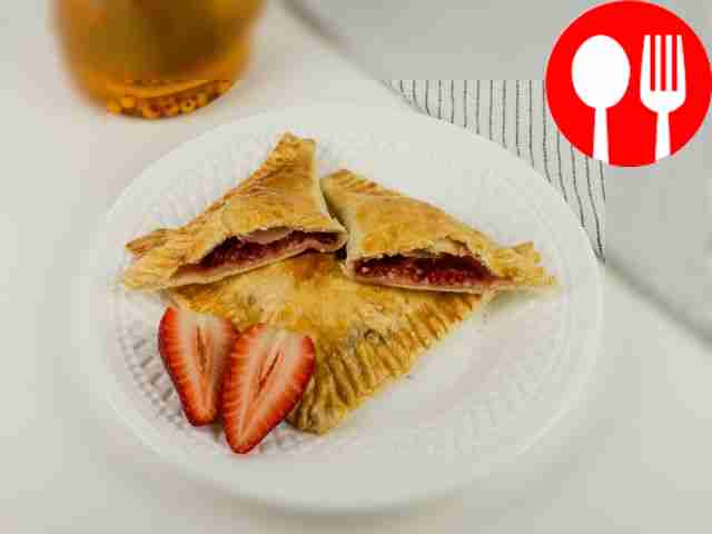 Слойка с клубникой