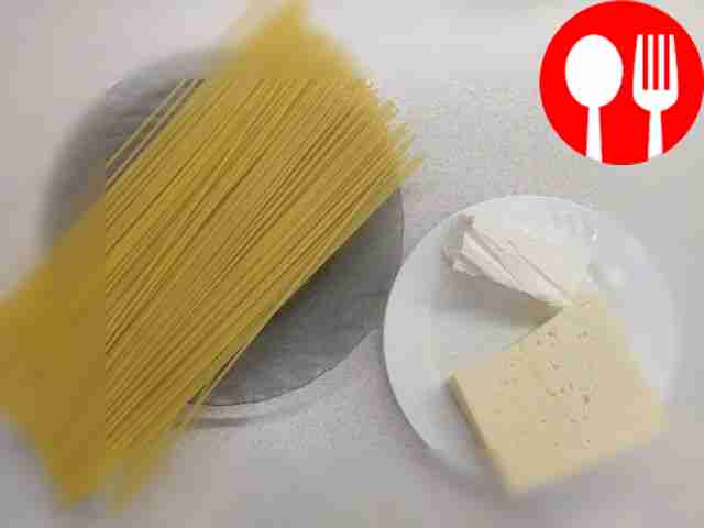 Достаньте макароны из упаковки и поместите их...