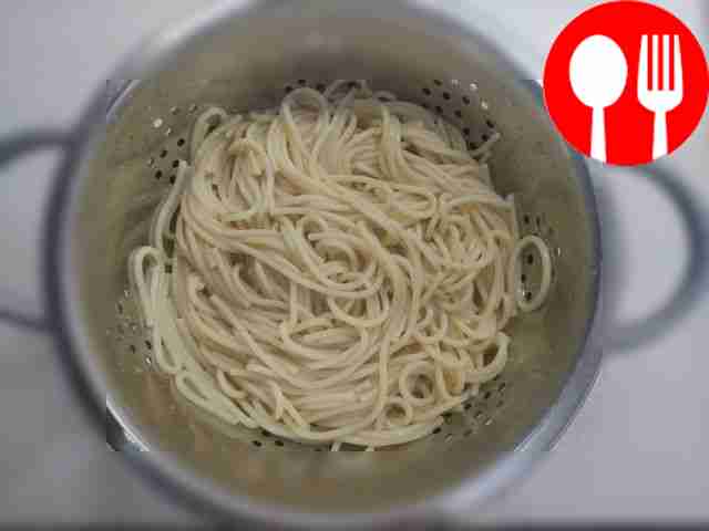 Налейте воду в кастрюлю и доведите её до...