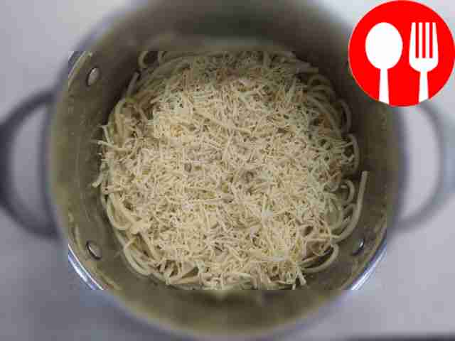 Натрите сыр на крупной терке. Сначала...