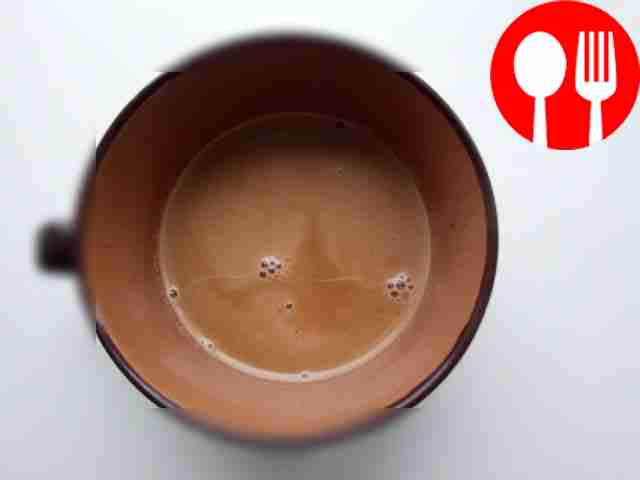 Ароматный кофе с плавленым сыром и молоком