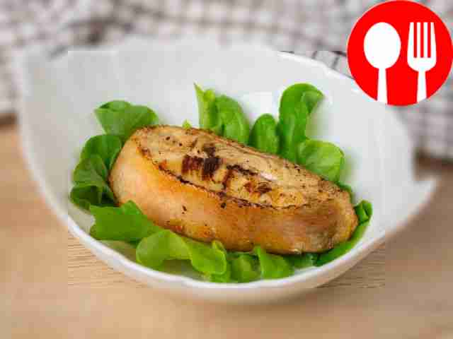 Окунь на гриле, замаринованный в вине