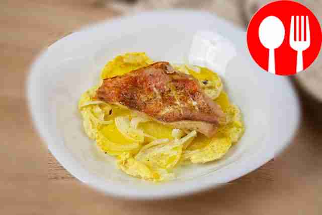 Окунь в сливках с картошкой и луком