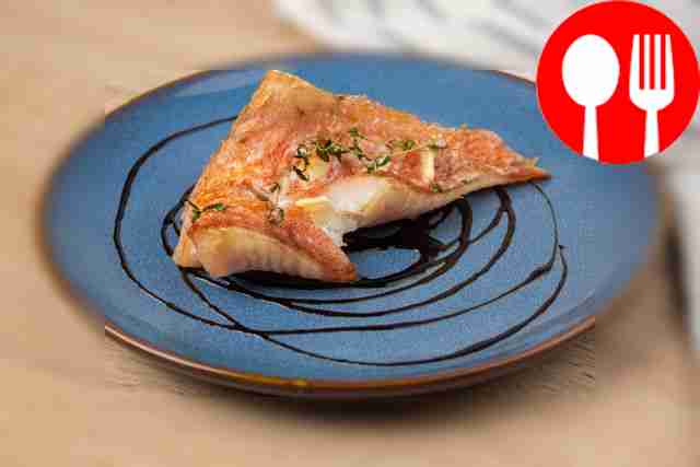 Окунь с чесноком и тимьяном в духовке