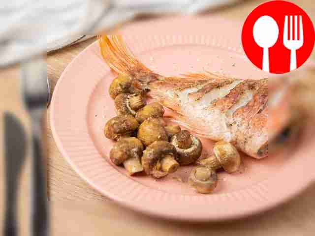 Окунь с шампиньонами в духовке