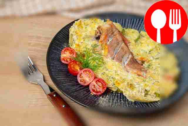 Perch with zucchini and sour cream in the oven