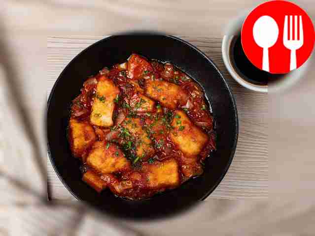 Окунь с кисло-сладким соусом и ананасами