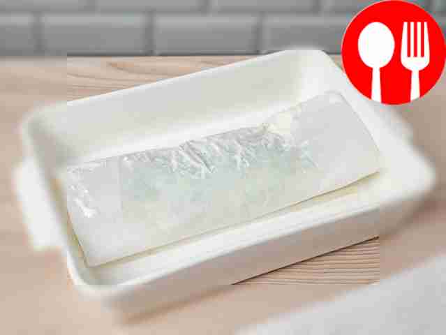 Обверните окуня пергаментной бумагой со всех...