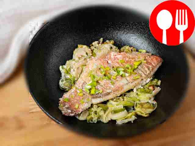 Сочный и нежный морской окунь готов....