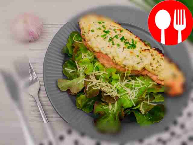 Семга с пармезановым соусом