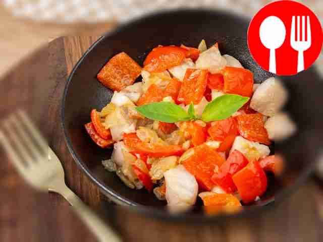 Тушеный окунь с болгарским перцем