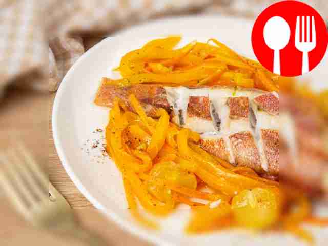 Окунь с болгарским перцем в духовке