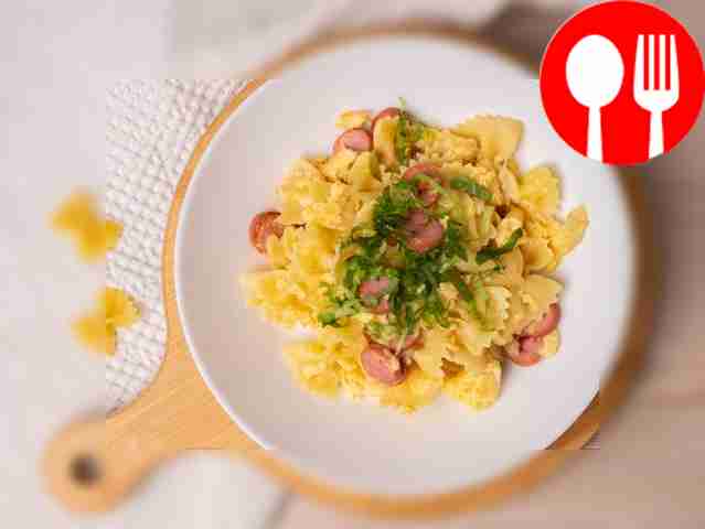 Макароны с сосисками и яйцом Pasta with sausages and eggs