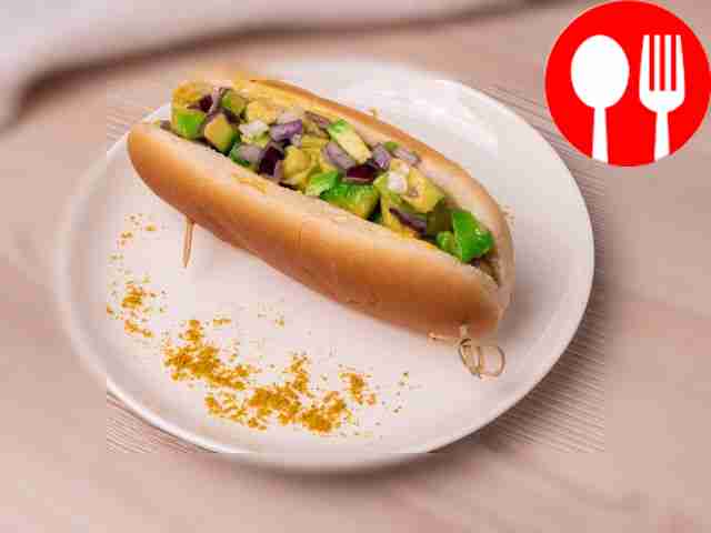 Хот-дог с авокадо