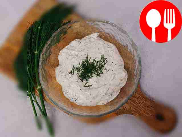 Сметанный соус из аджики с укропом