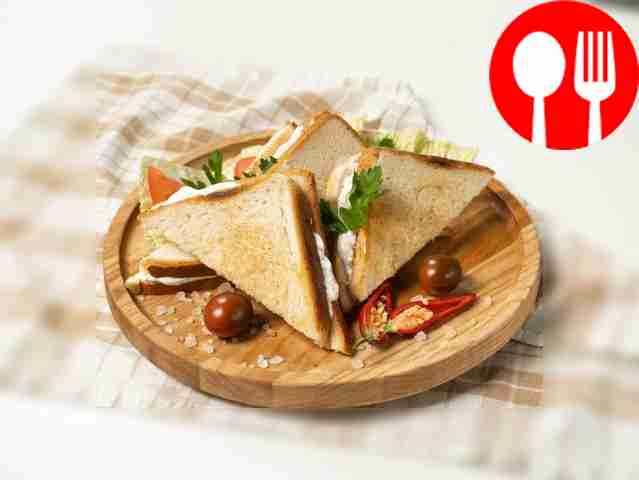 Toast with cottage cheese