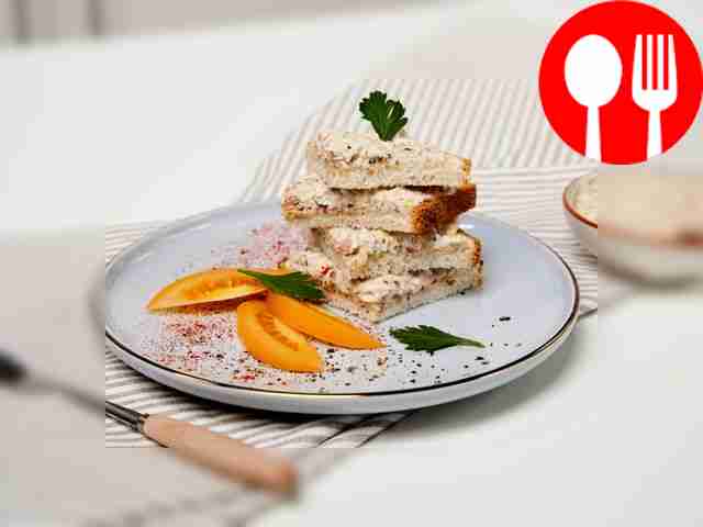 Тост с сайрой