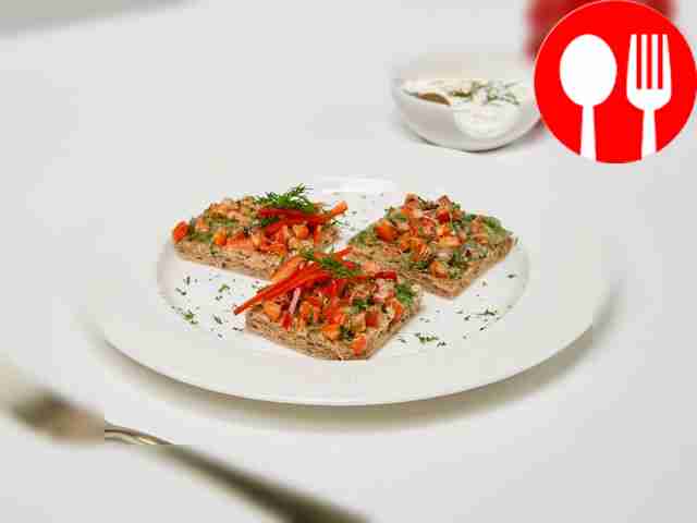 Toast with bell pepper