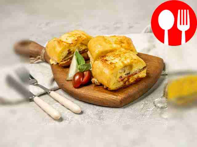 Toast with pickled cucumbers