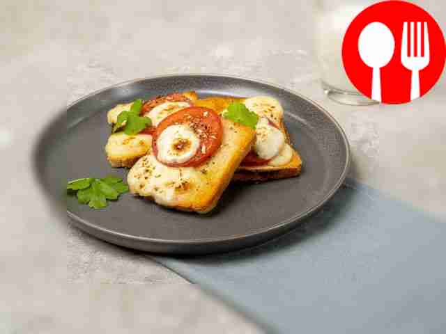 Тост с сыром моцарелла-мини