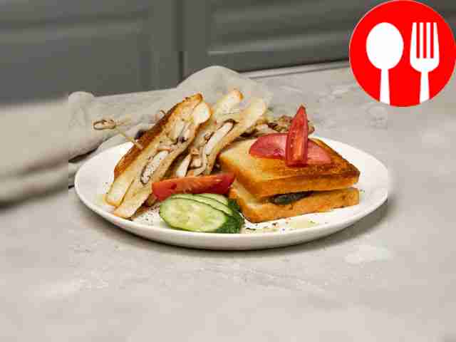 Тост с белыми грибами