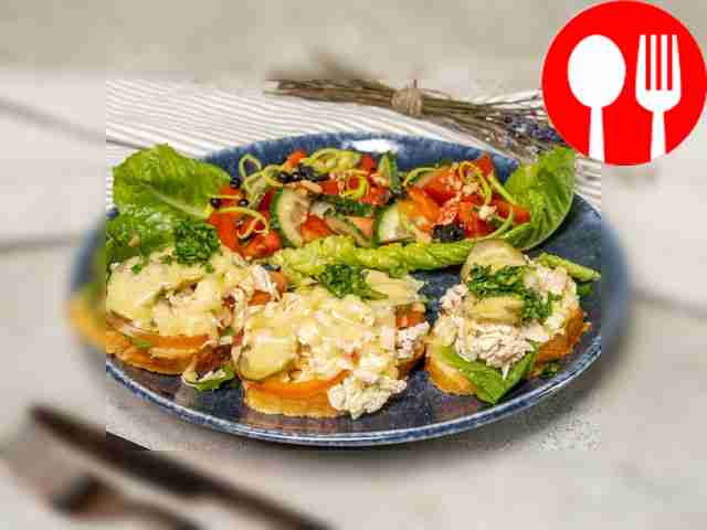 Тост с пекинской капустой