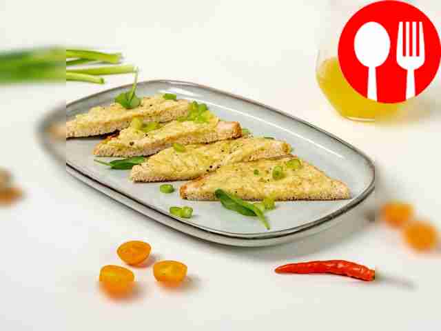 Toast with refined sunflower oil