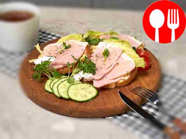 Тост со свиной корейкой