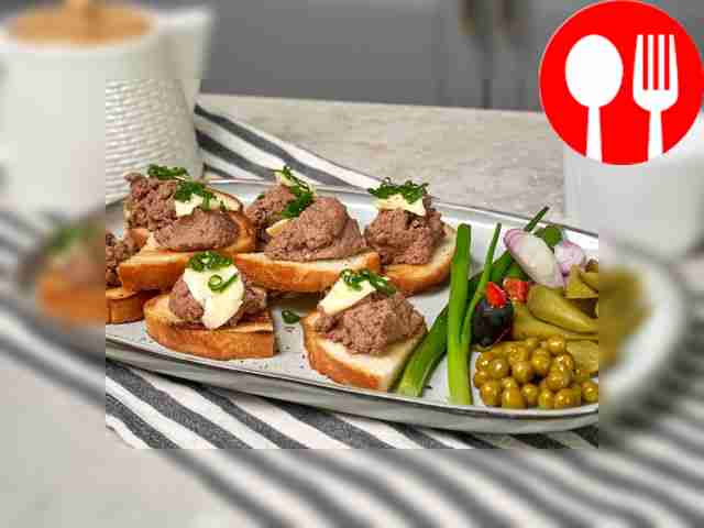 Тост со свиной печенью