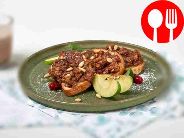 Тост с сушеными яблоками