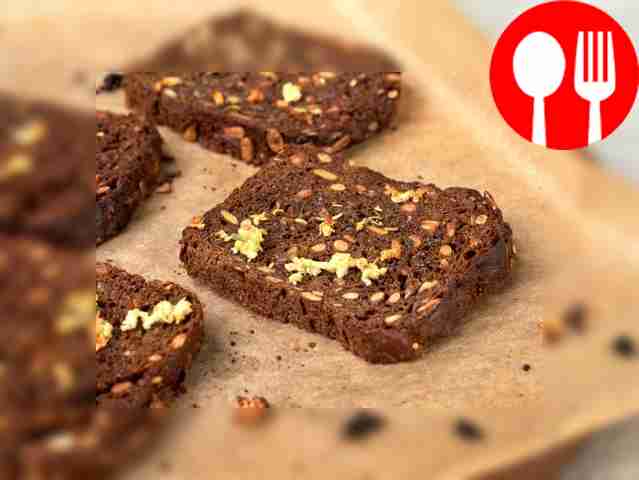 Обжарьте чесночные тосты в духовке. Выпекайте...