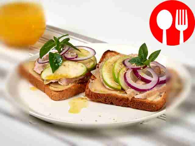 Тост с филе индейки