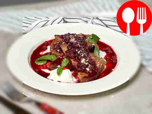 Тост с замороженной ежевикой