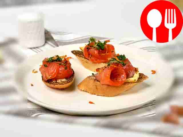 Тост со слабосоленым лососем