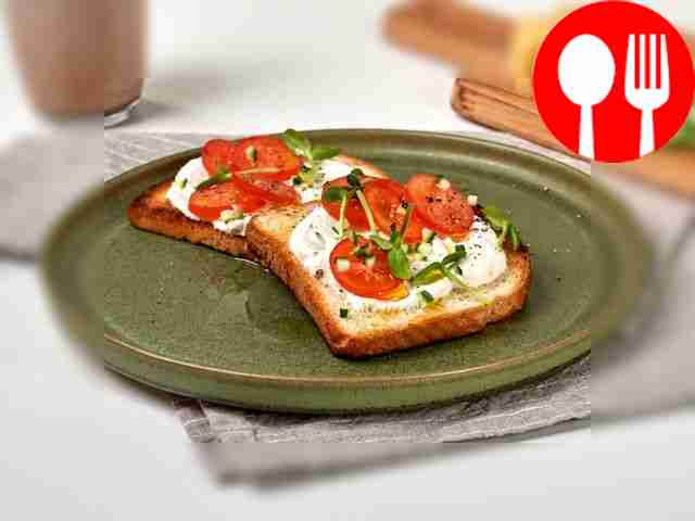 Тост со сметанно-чесночным соусом