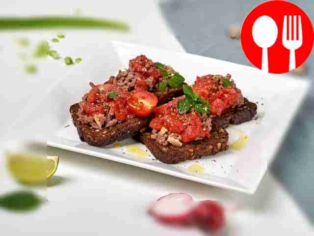 Тост с протертыми томатами