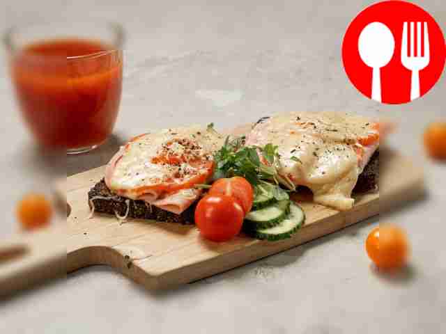 Toast with gouda cheese