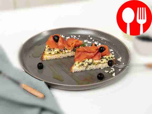 Тост с маслинами без косточки