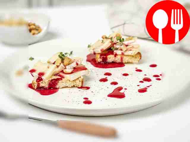 Тост с вишневым вареньем