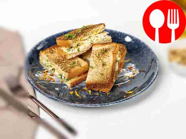 Тост с имеретинским сыром