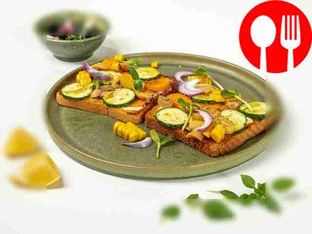 Тост с консервированными шампиньонами